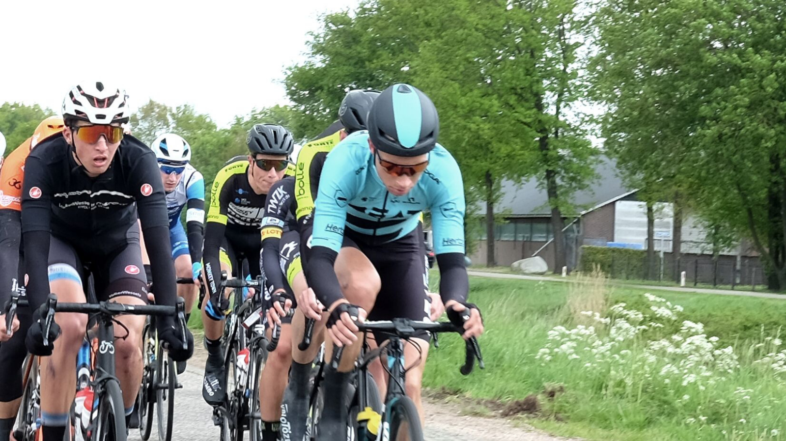 TWEE KANSEN OP WINST!