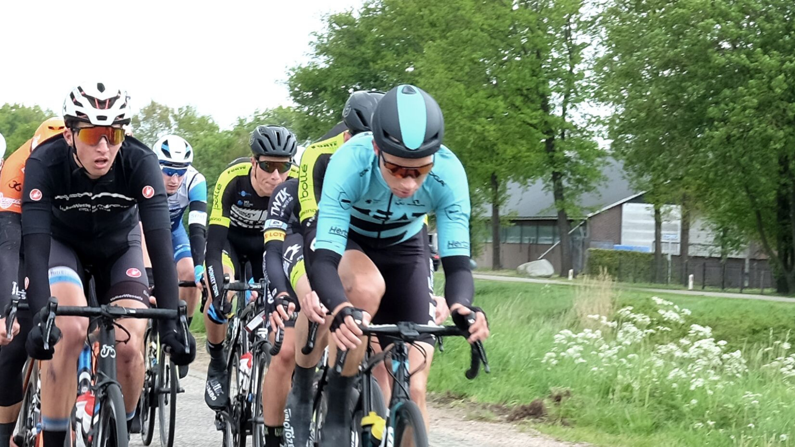 TWEE KANSEN OP WINST!