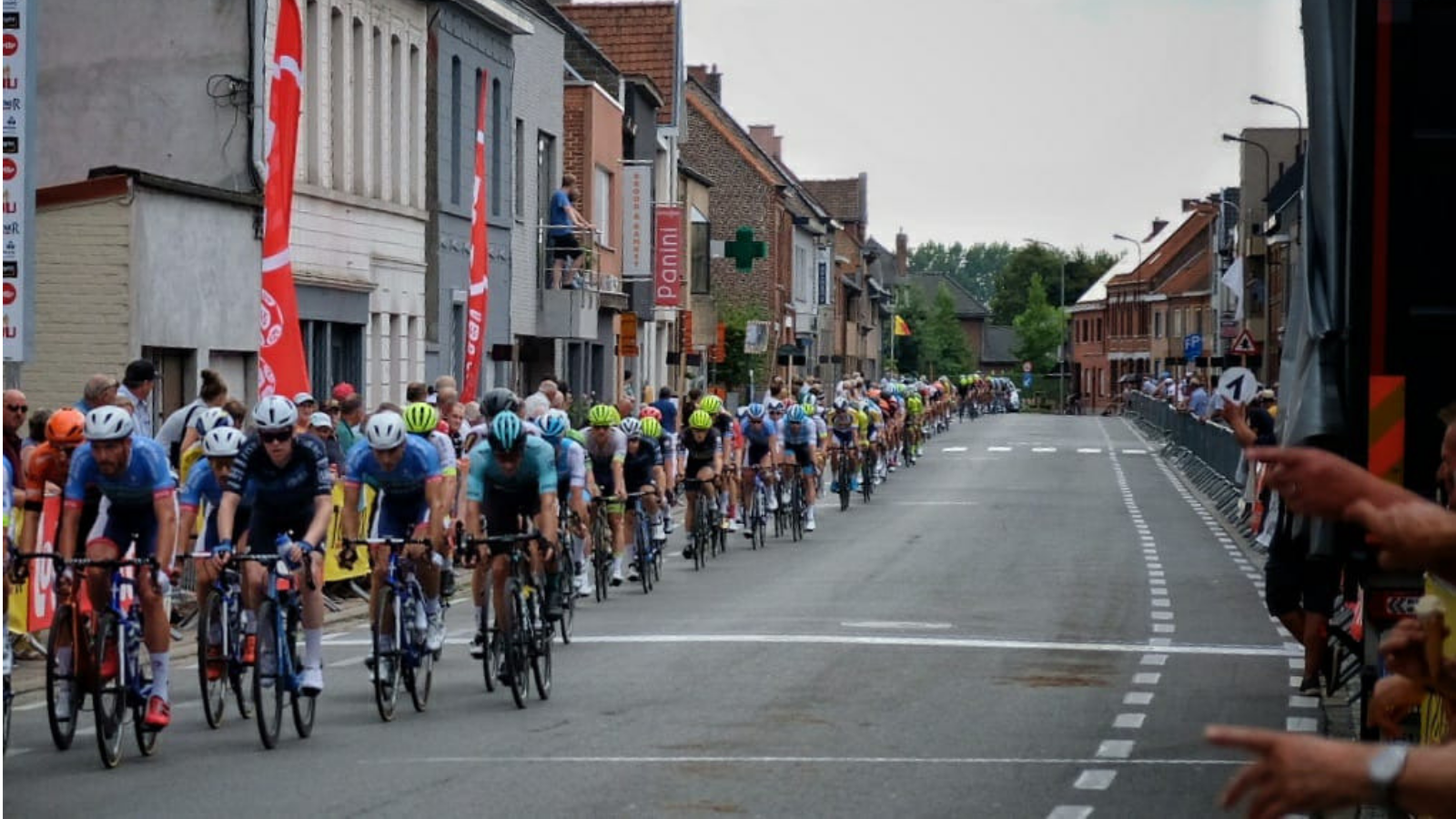 Sprintwedstrijd in de Omloop Mandel-Leie-Schelde